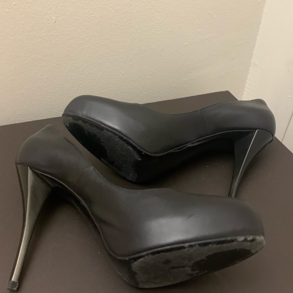 Pierre Hardy Patent Leather Round-Toe Pumps - Picture 3 of 6